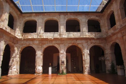 El restaurado patio central del Palacio ducal